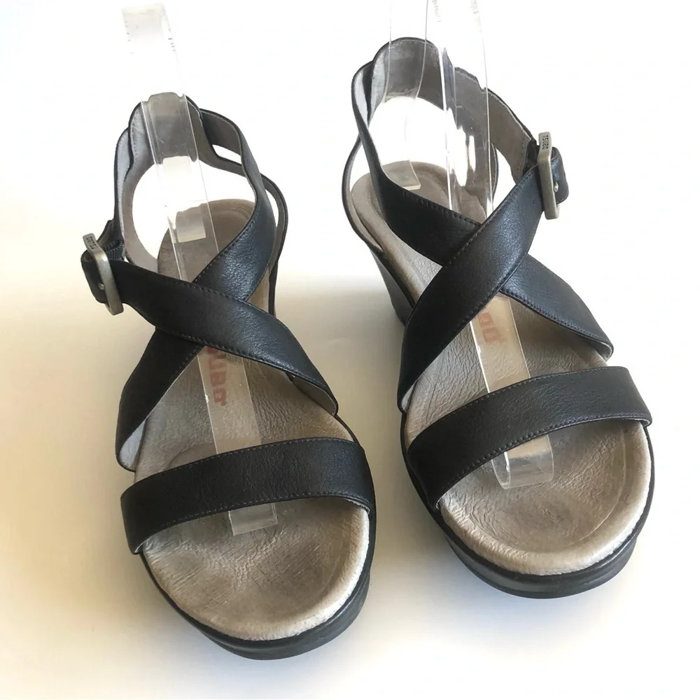 Tsubo Olivette Black Leather Wedge Sandal